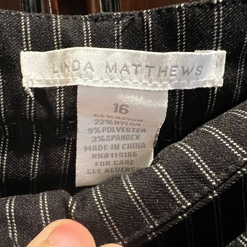 NWT Linda Matthews Black/White Pinstripe Stretch Pants w/Tie Belt - 16